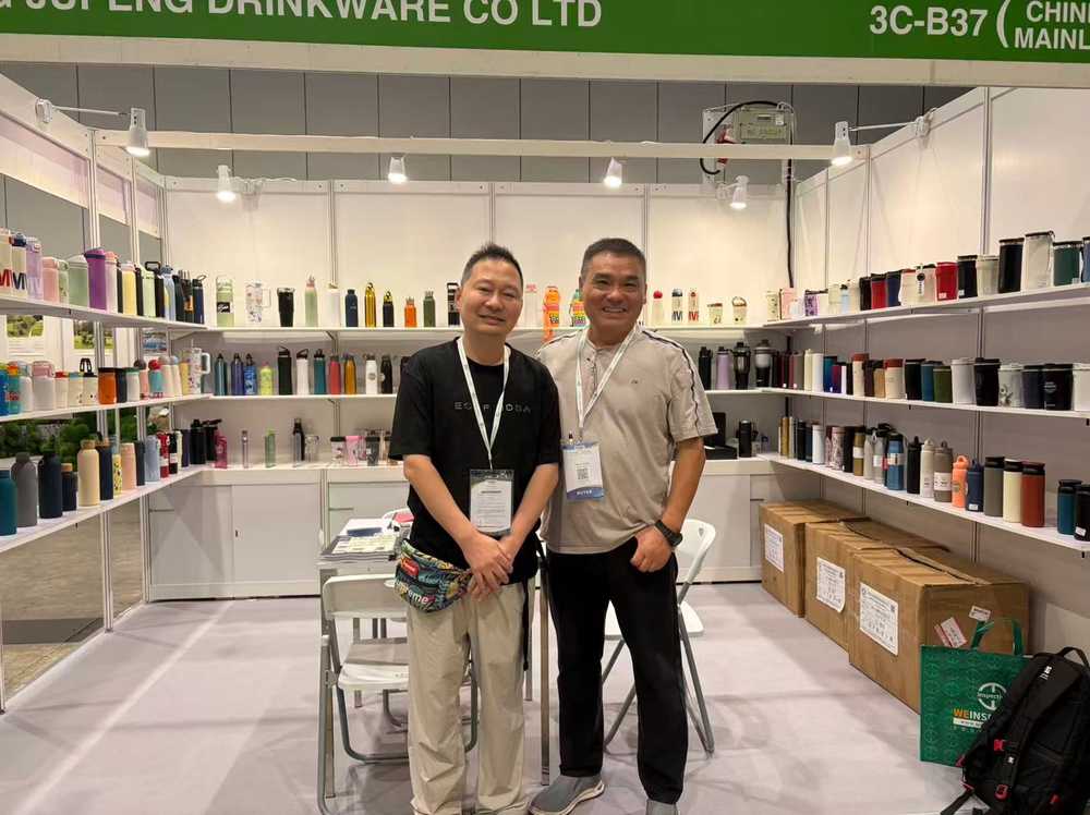 Visiting brand and importer team with Jupeng at Booth 3C-B37