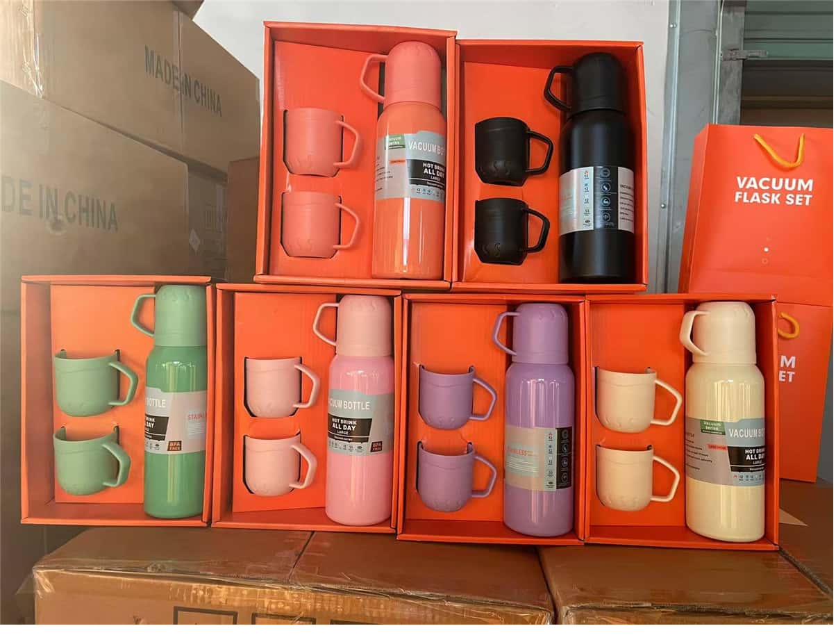 Vacuum flask gift set in branded gift box