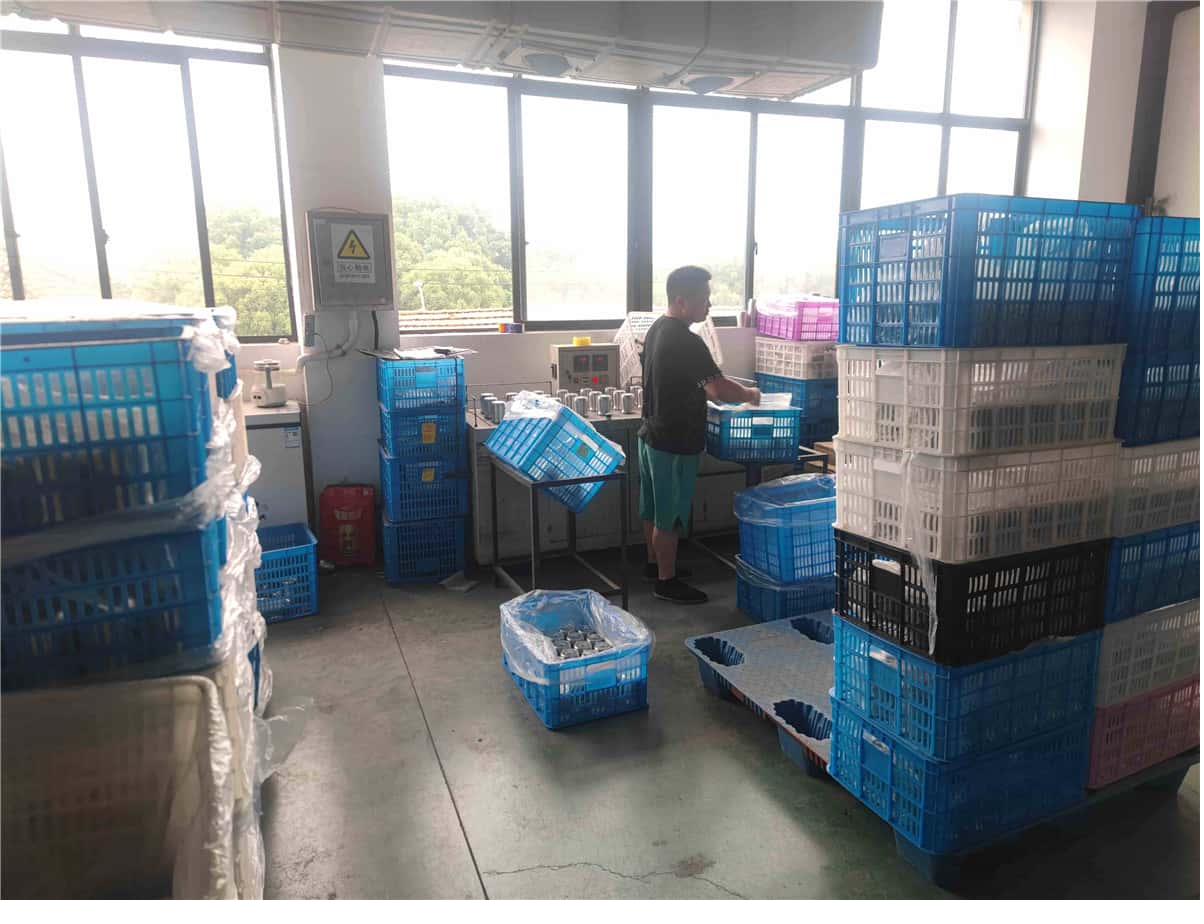 Finished-goods QC before shipment