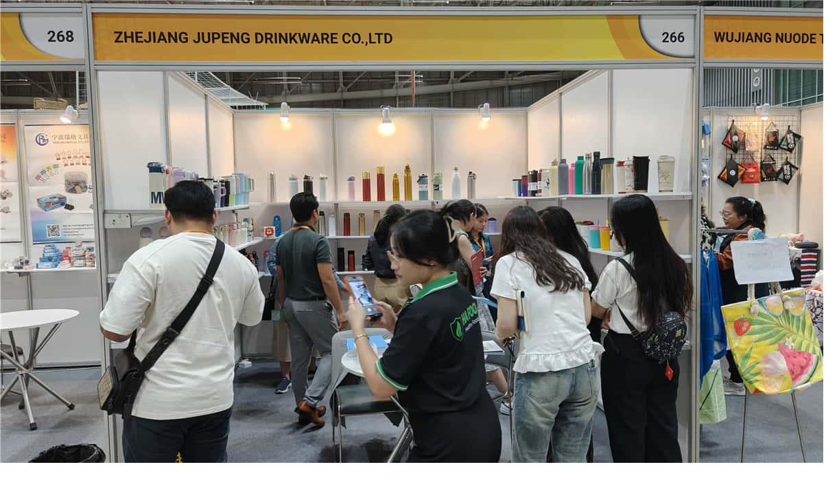 Jupeng Drinkware at an international trade fair