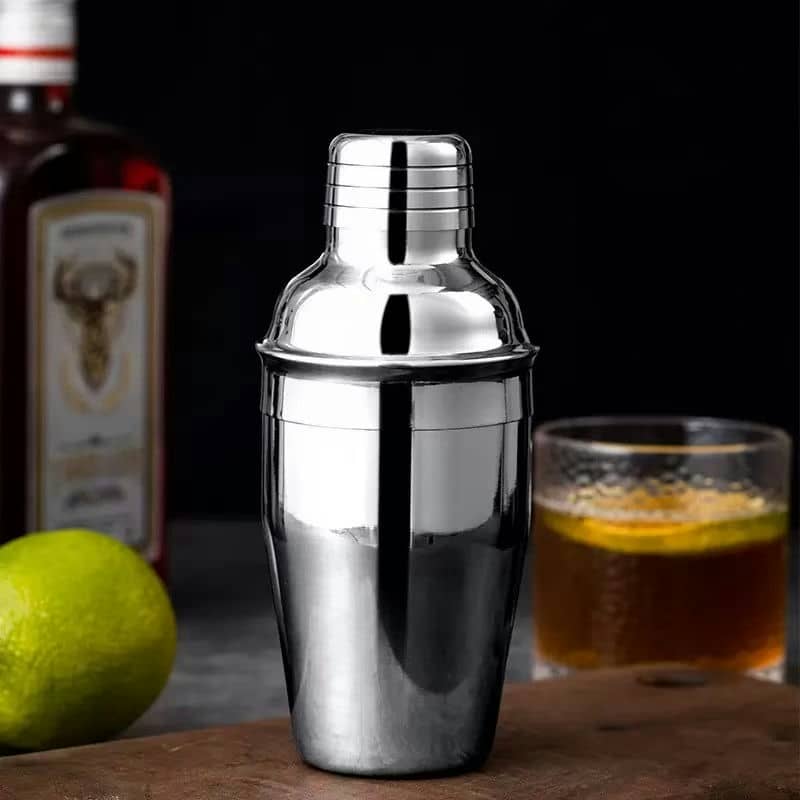 Shaker with mixing ball