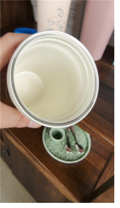 White ceramic-lined interior